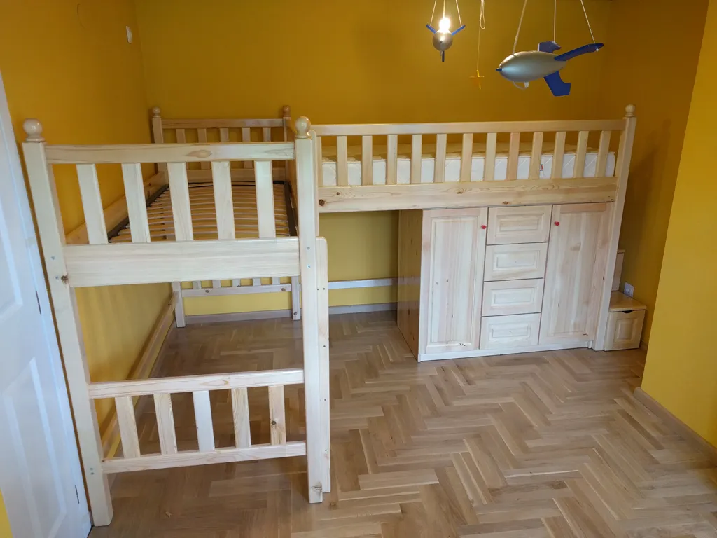 Високи ъглови детски легла